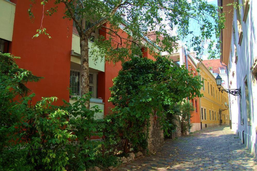 Buda Castle Apartments Budapest Exterior photo