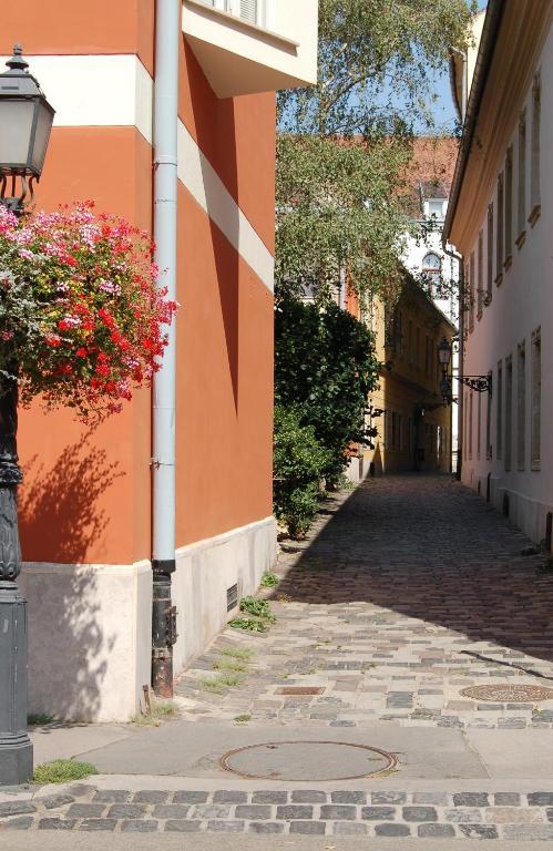 Buda Castle Apartments Budapest Exterior photo